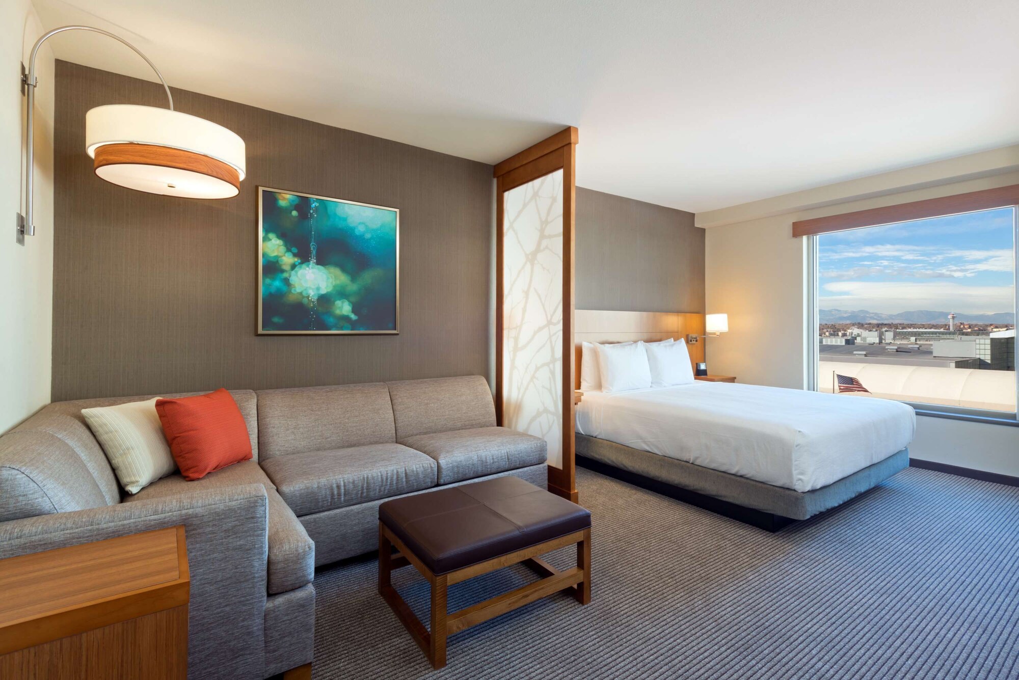 ROOM, KING BED, CORNER