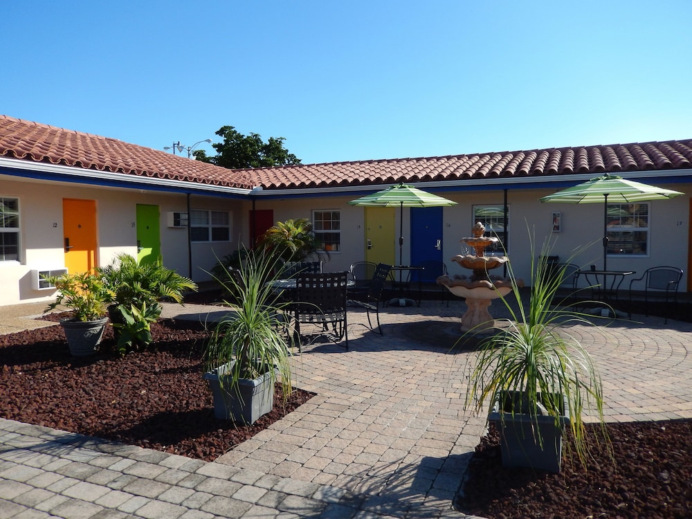 Haven Hotel Fort Lauderdale Airport 1/35