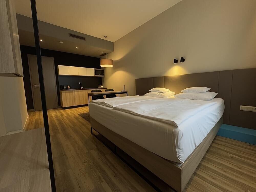 Standard, Queen Bed, Kitchenette