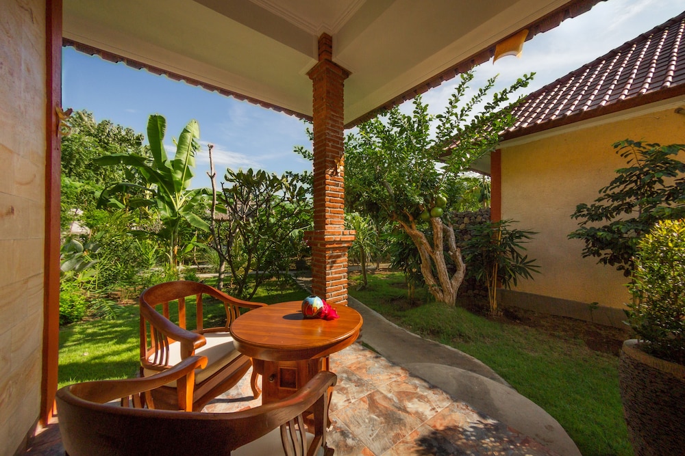 Amed Harmony Cafe And Bungalows 39/68