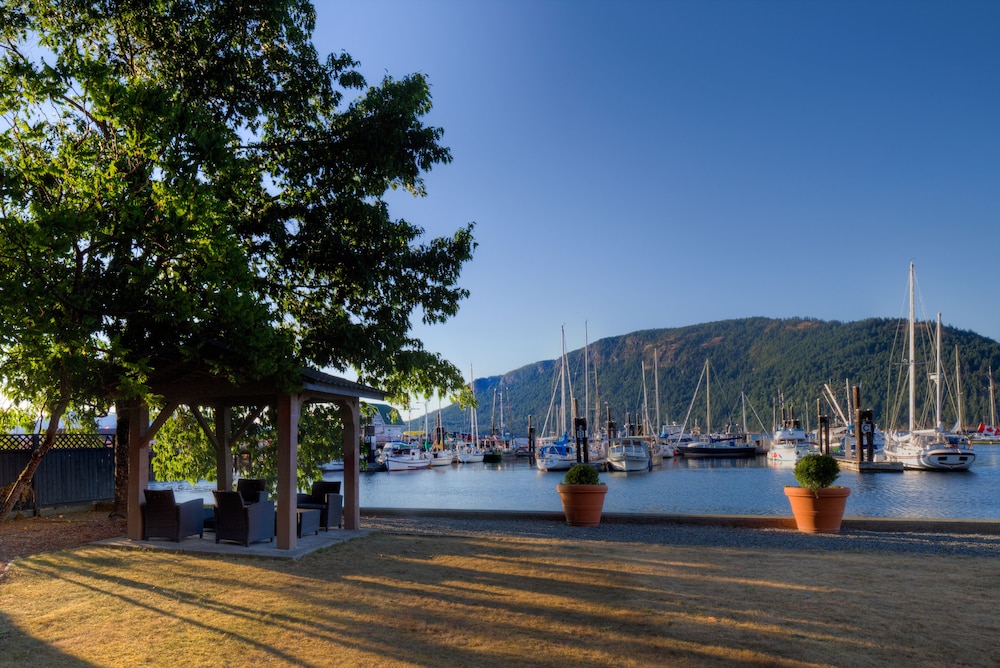Oceanfront Suites At Cowichan Bay 3/63