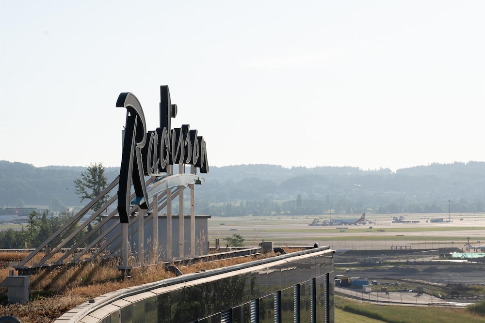 Radisson Hotel Zurich Airport 65/70