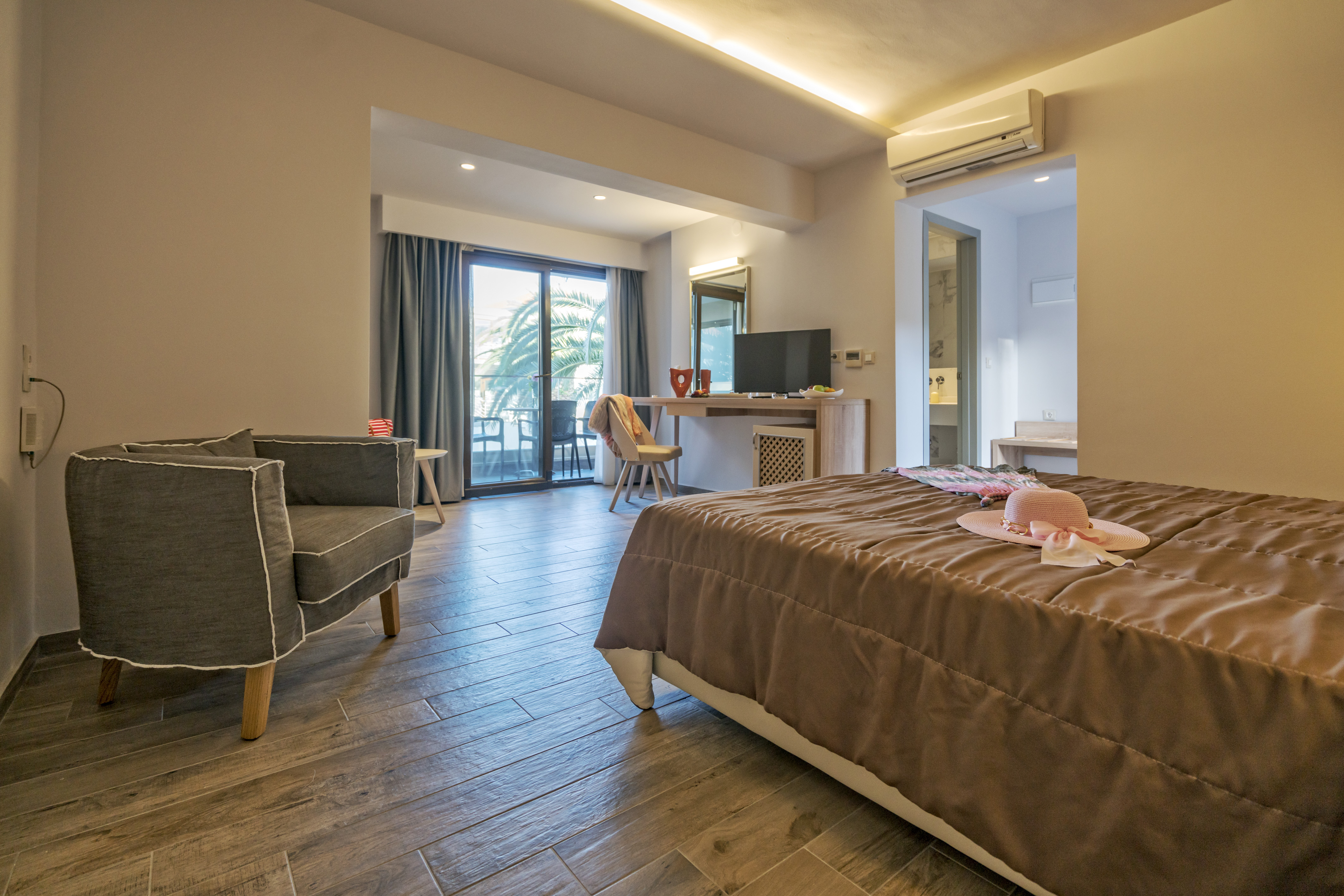 Lagomandra Beach Hotel and Suites 27/71
