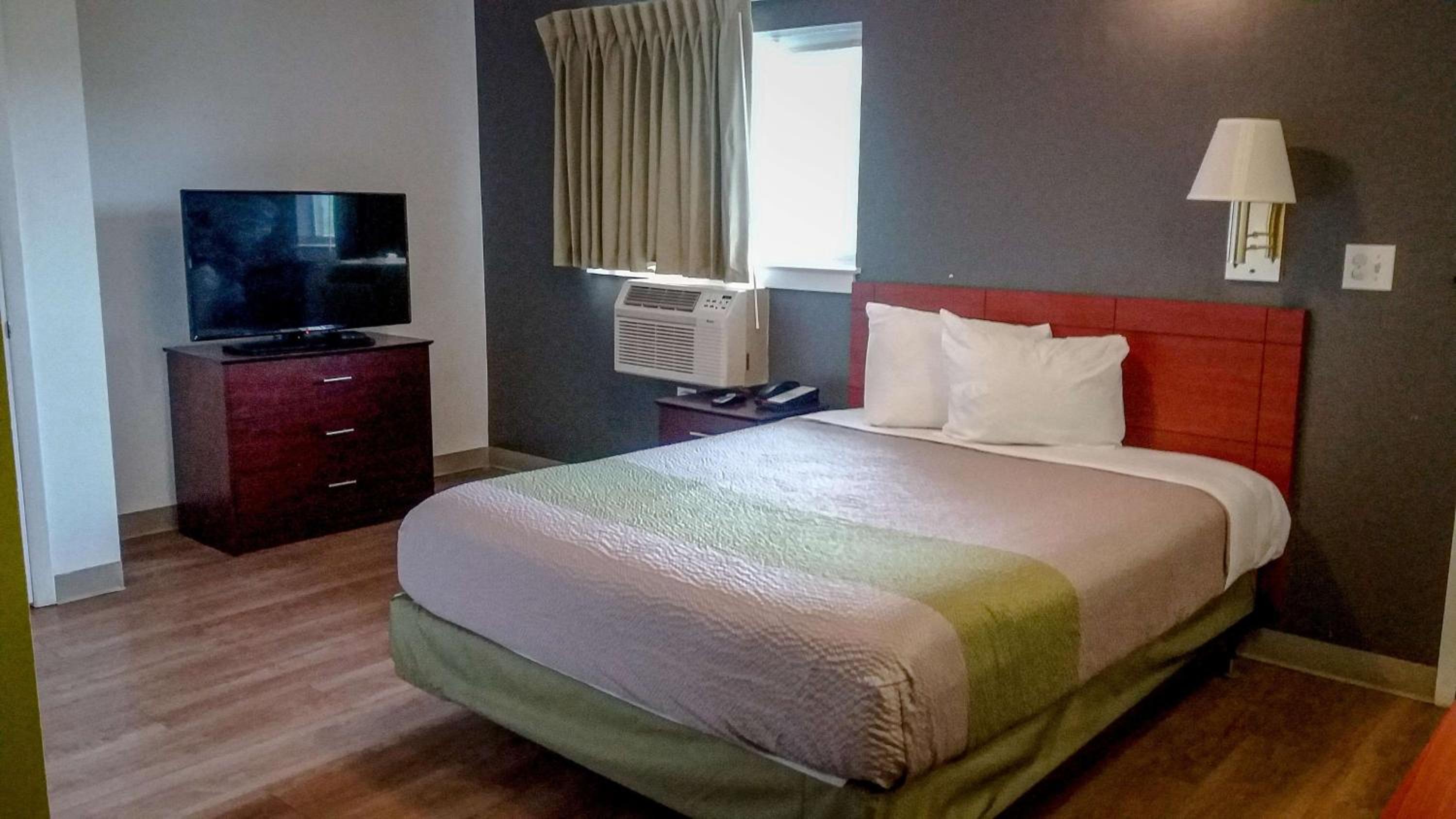 STANDARD, QUEEN BED