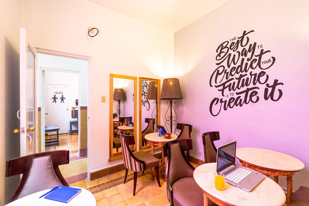 Mala Vecindad Beer Hotel 36/56