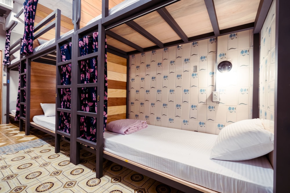 Local Backpacker Hostel 14/50
