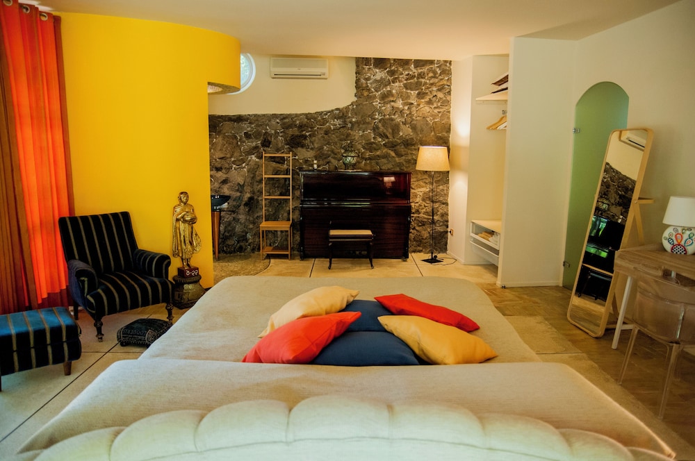 غرفة بسرير كوين بإطلالة على الحديقة، La Villa 5/10