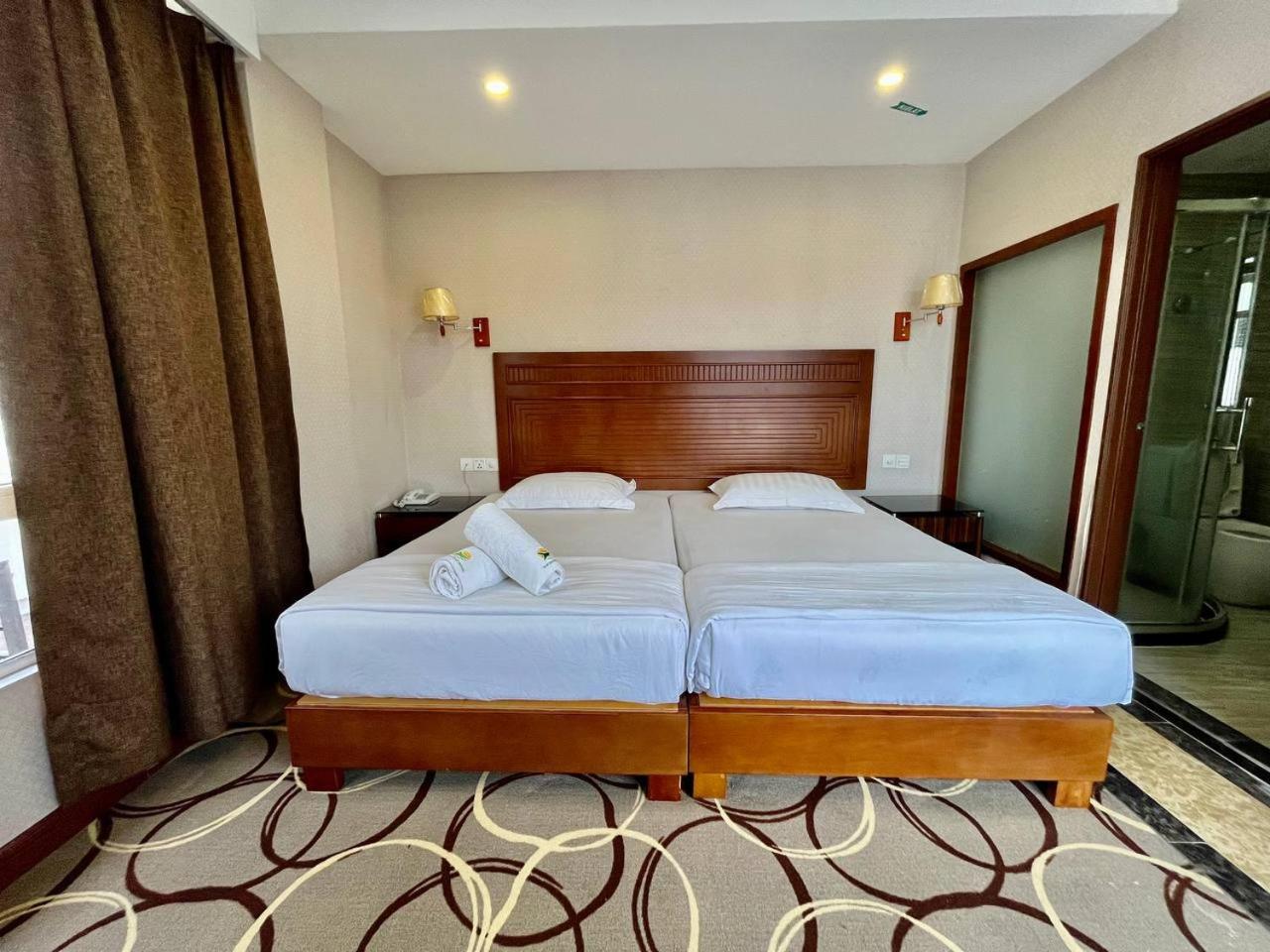 Fan Holiday Hotel 11/50