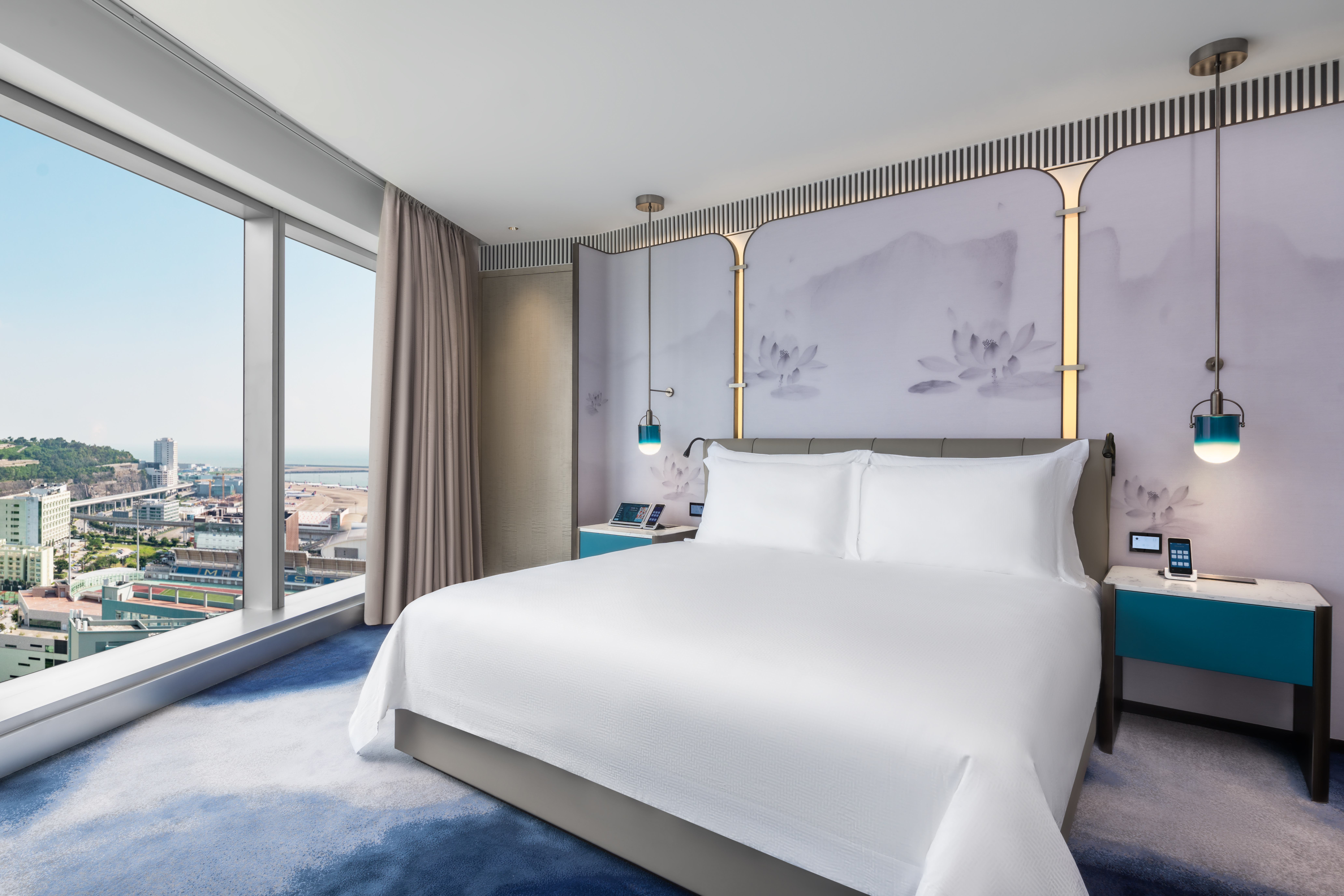 PREMIER, SUITE, KING BED