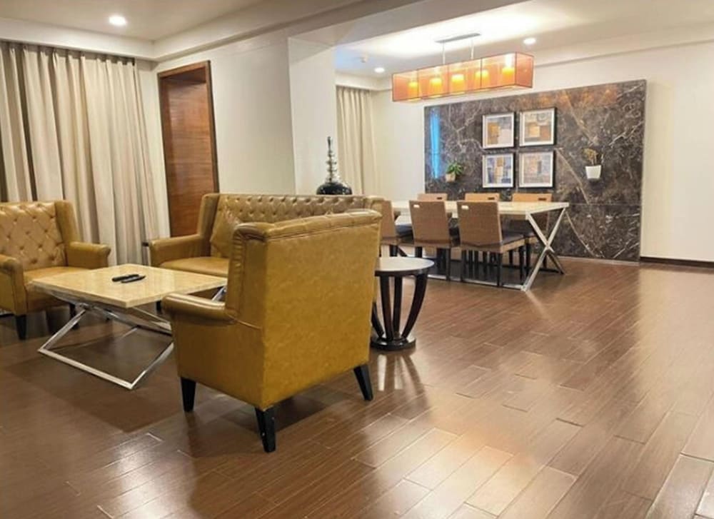PARADIGM SAROVAR PORTICO 20/21