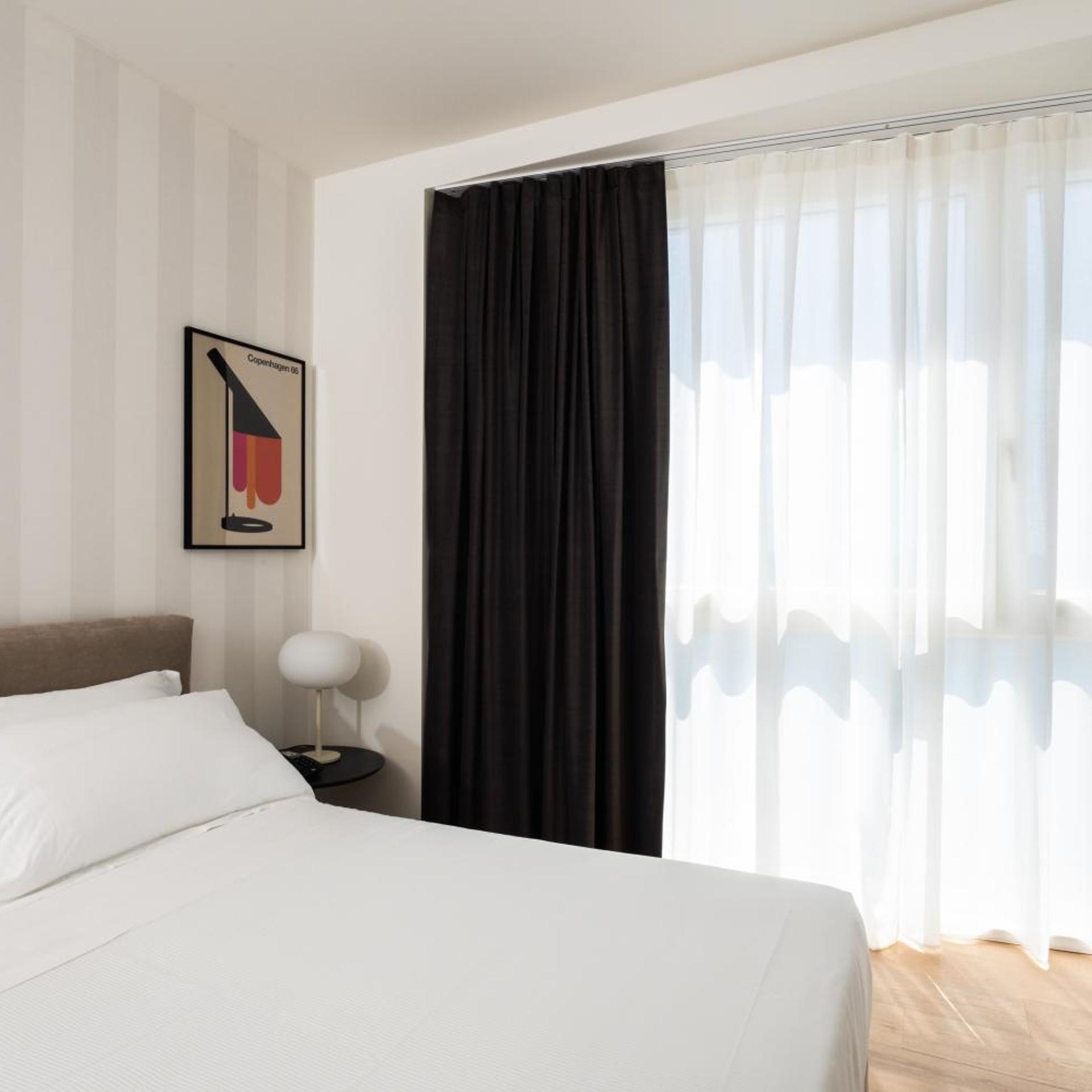 Room, Double or Twin Bed, City View