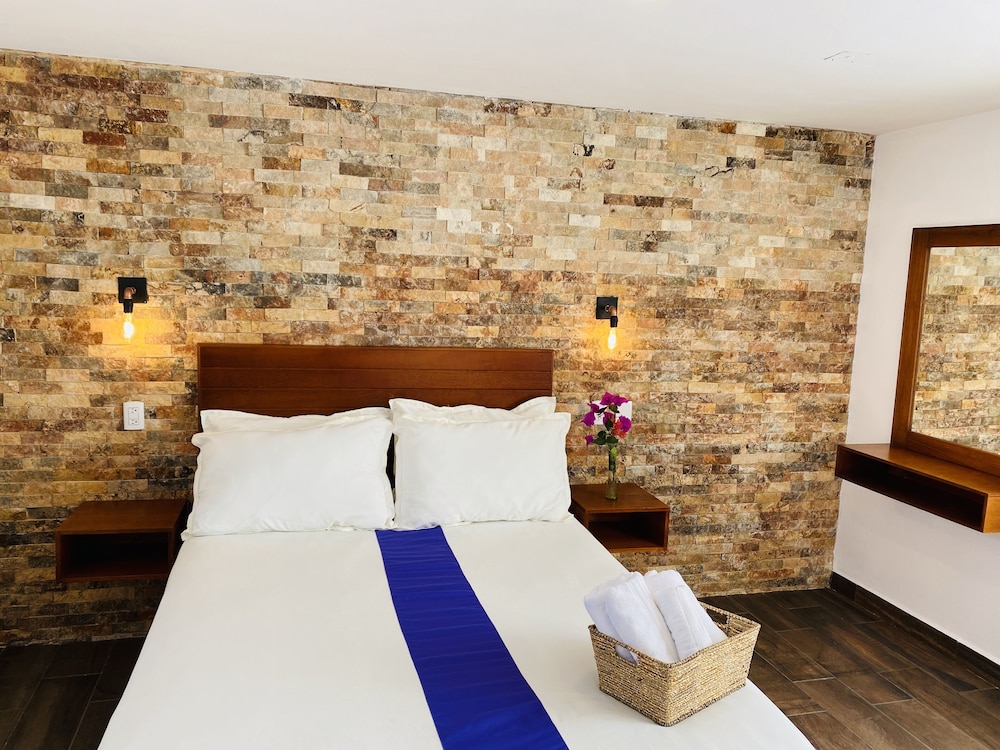 Hotel & Suites Cerro Rojo 19/68