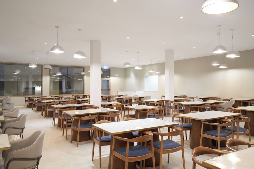 restaurant cafeteria