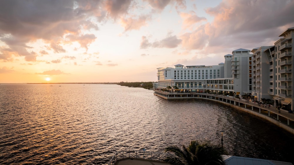 Sunsuites Villas at Sunseeker Resort, Curio by Hilton 46/50