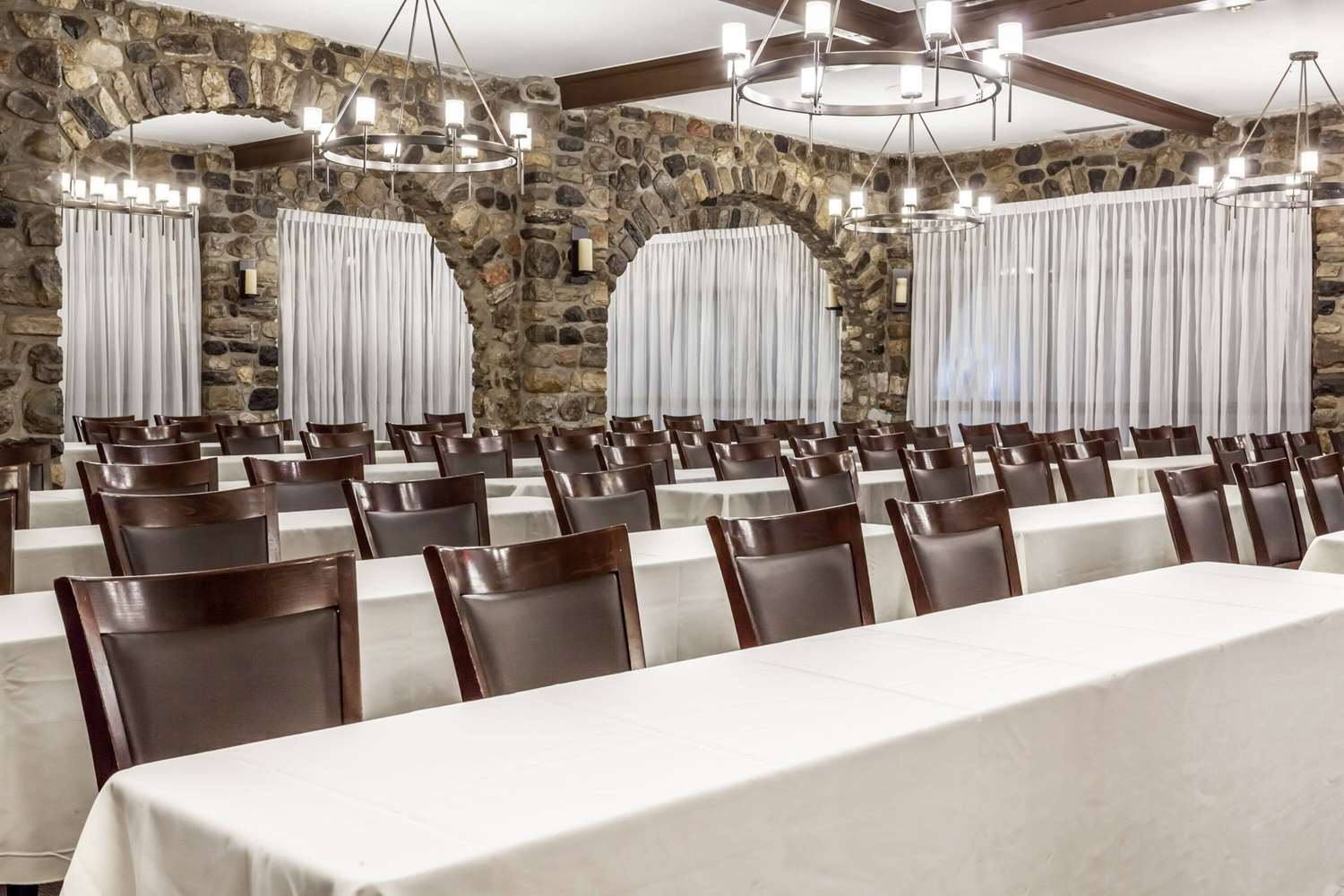 Ramada by Wyndham Ottawa On The Rideau 4/13