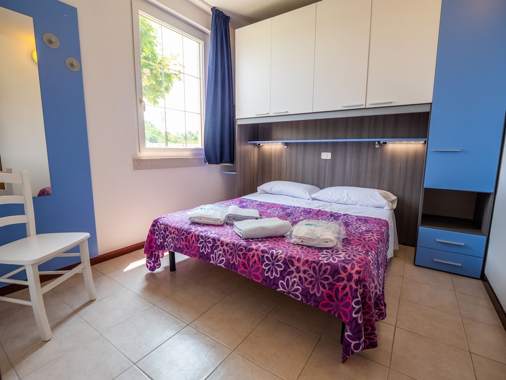 Room at Gasparina Village Campground, CASTELNUOVO DEL GARDA