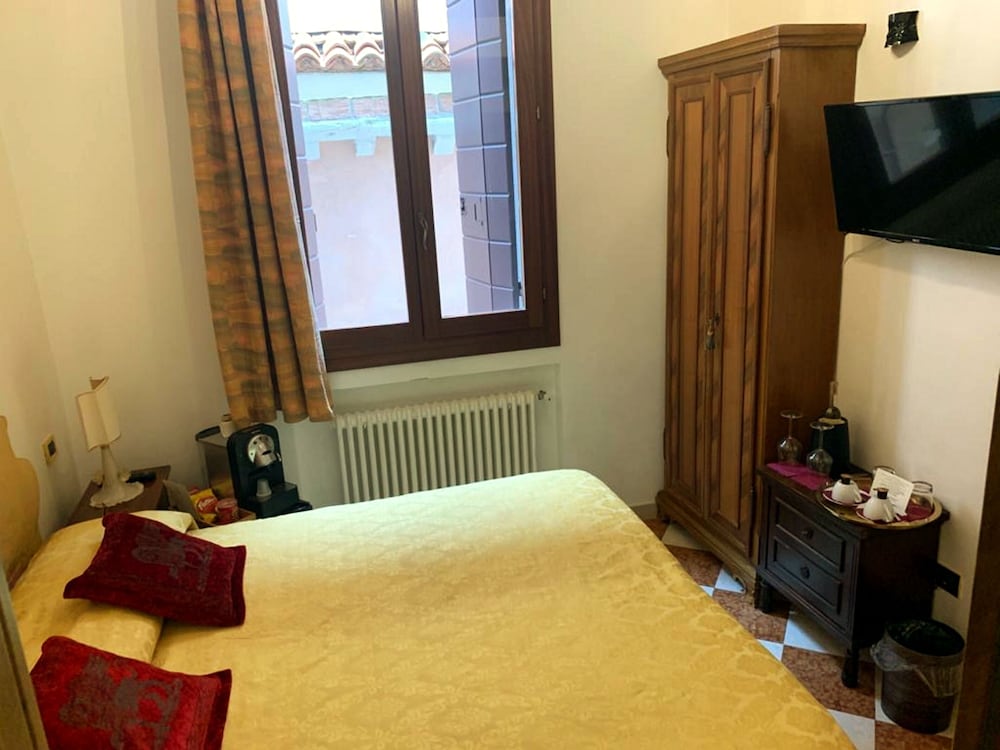 Luxury Venetian Rooms 10/39