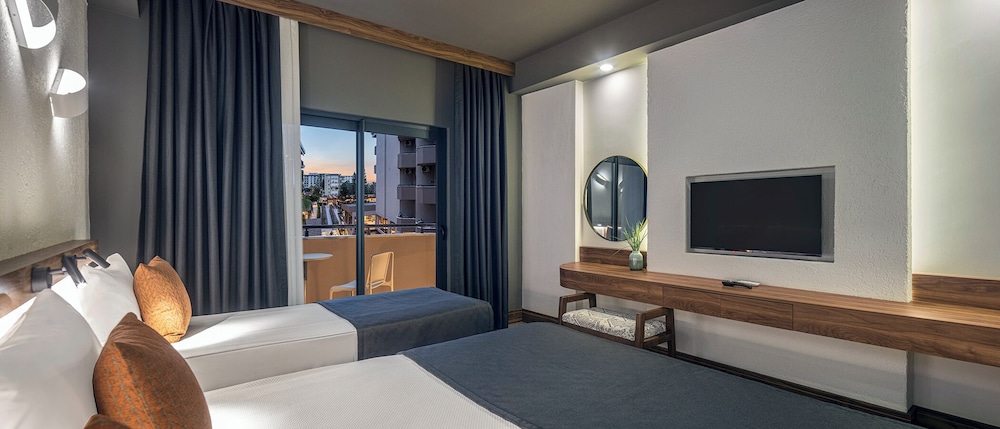 Villa Sunflower Beach Hotel 24/50