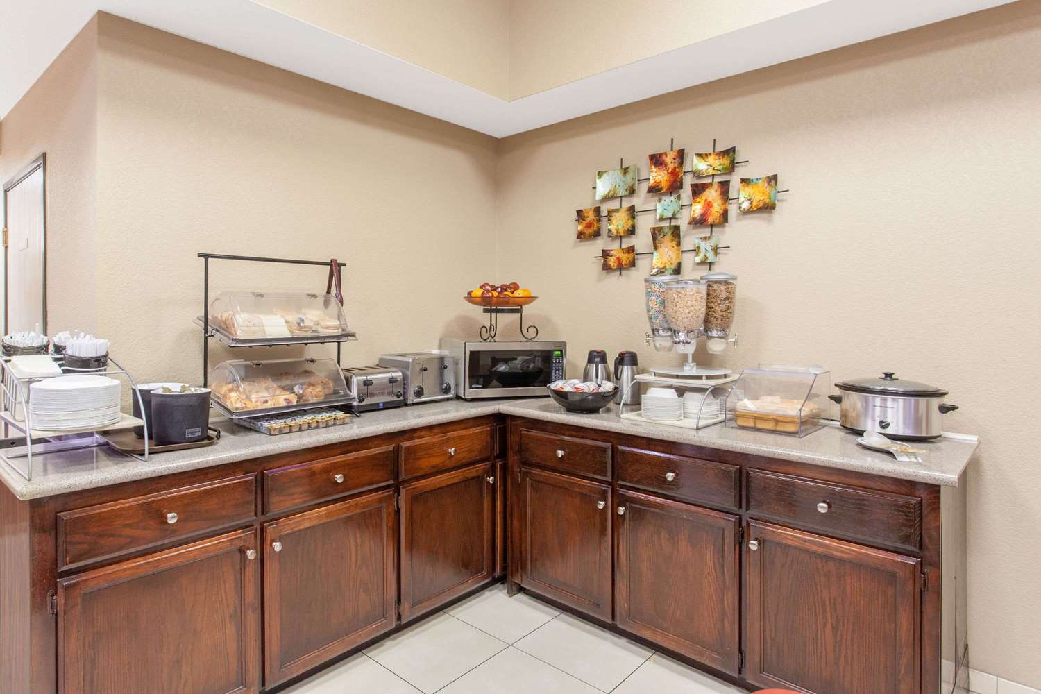 Ramada By Wyndham Fresno Northwest 28/28