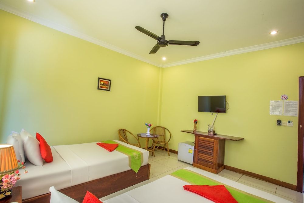 ROOM, TWIN BEDS, WITH FAN