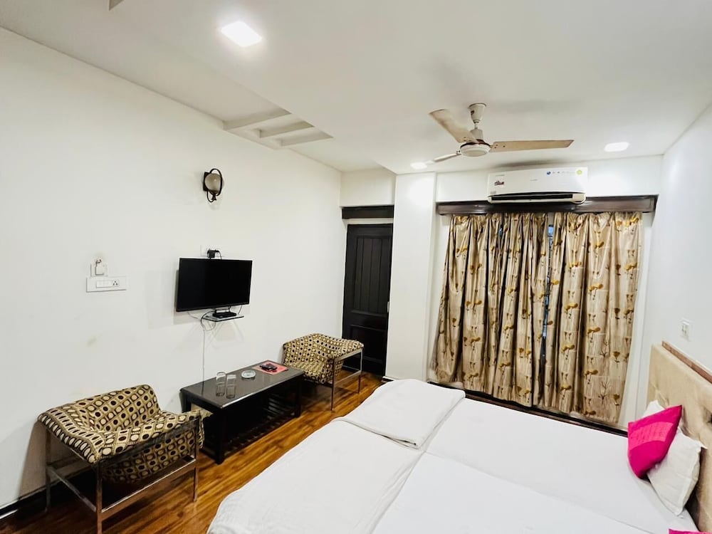 PATHIK HOTEL 14/32