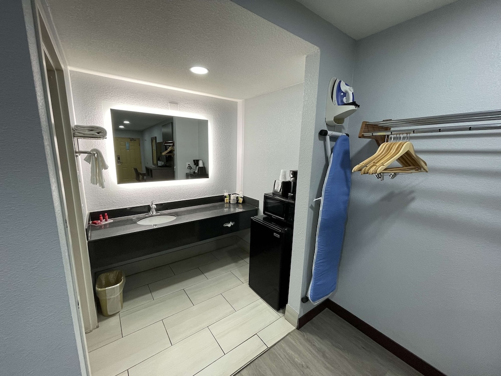 SureStay Hotel By Best Western Childress 18/18