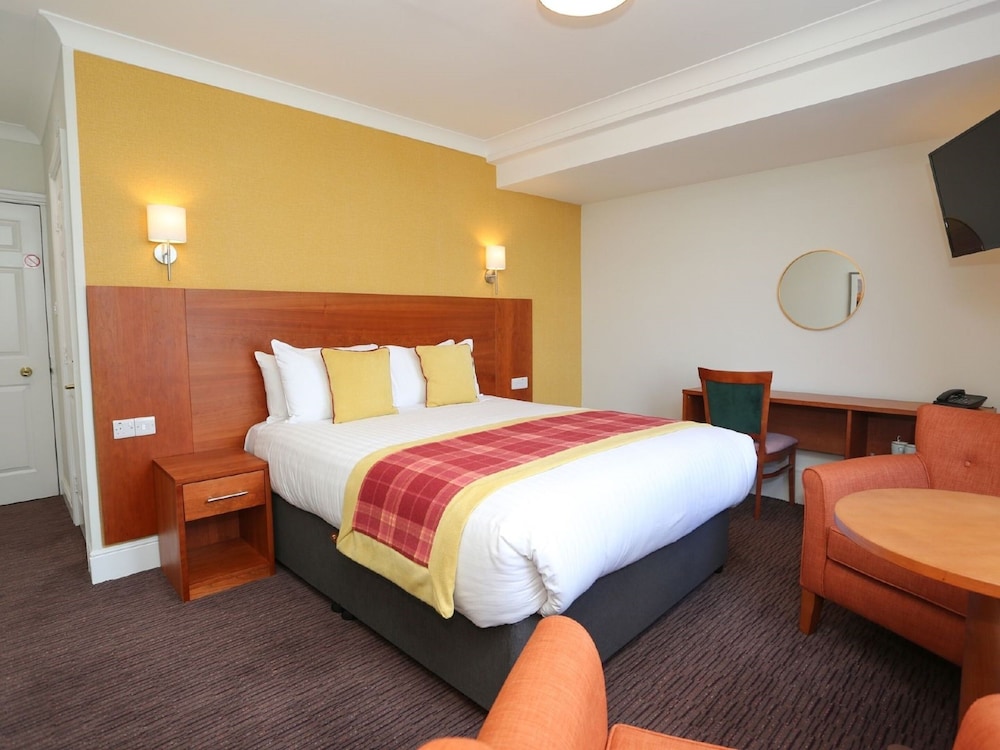 The Beaches Hotel 35/100