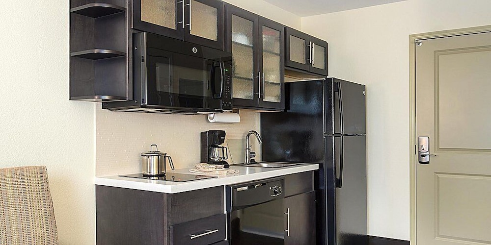 1 Bedroom, Suite, King Bed, Accessible, Candlewood Suites Enid 3/3