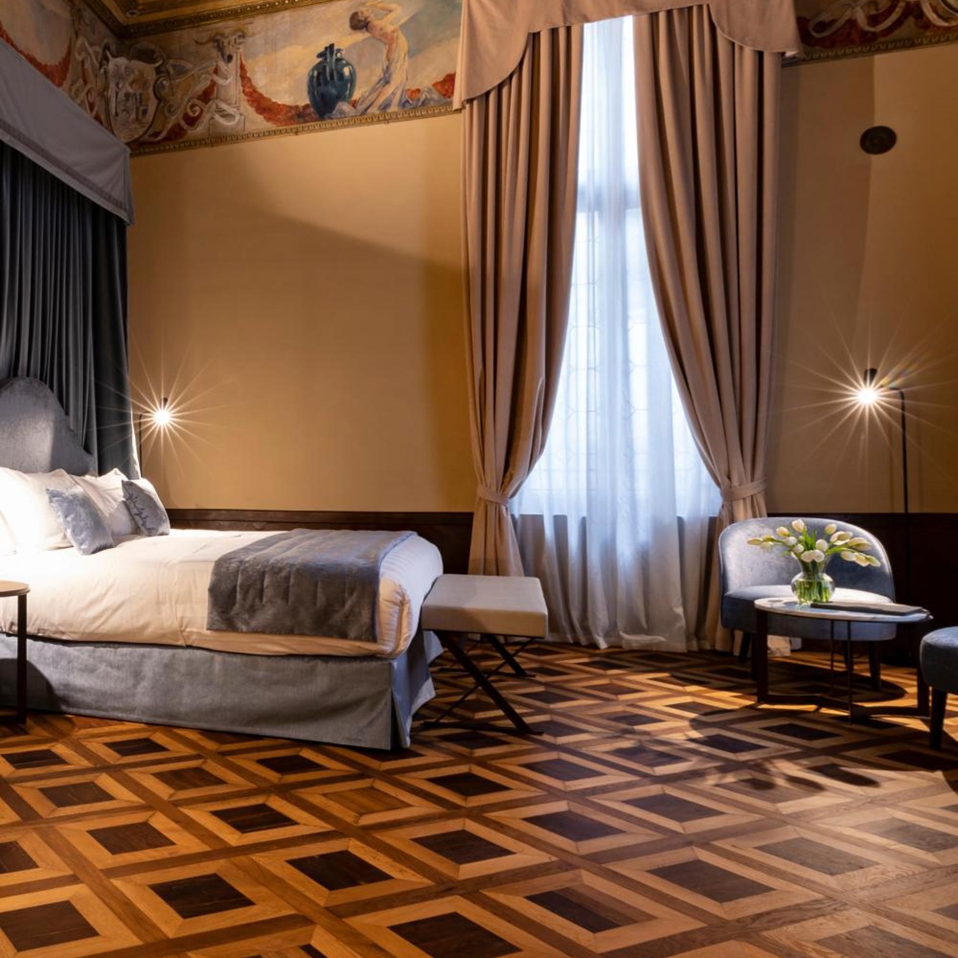 Royal, Suite, King Bed, Turgo Via View
