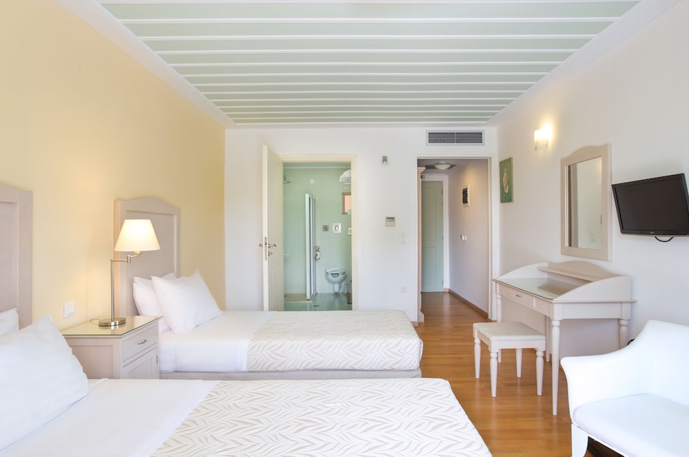 Thirides Beach Resort 13/33
