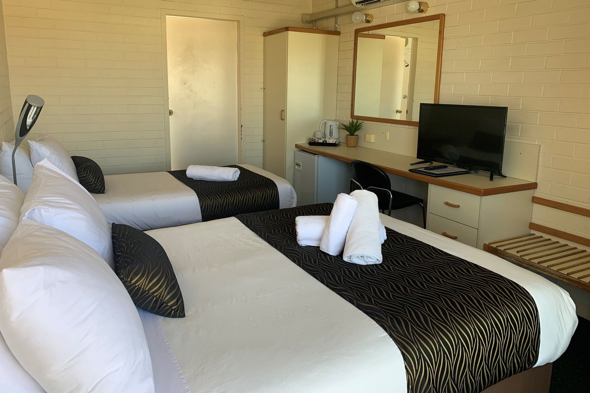 Crest Motor Inn 14/39
