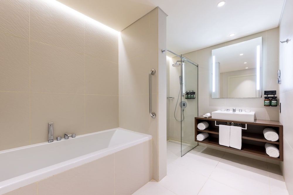Voco Doha West Bay Suites 27/100