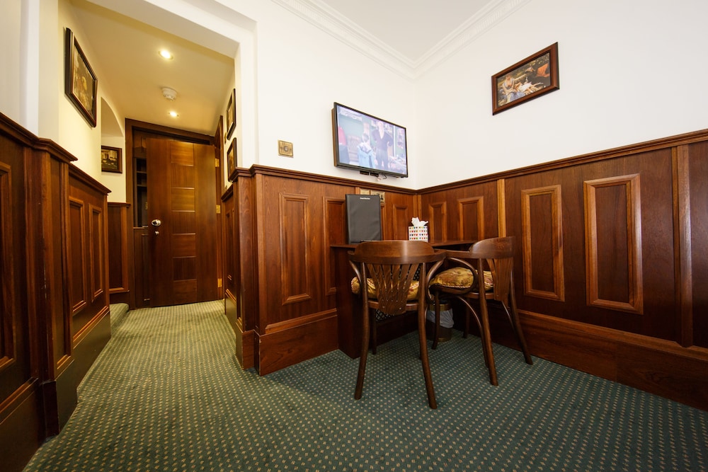 Regency House 42/69