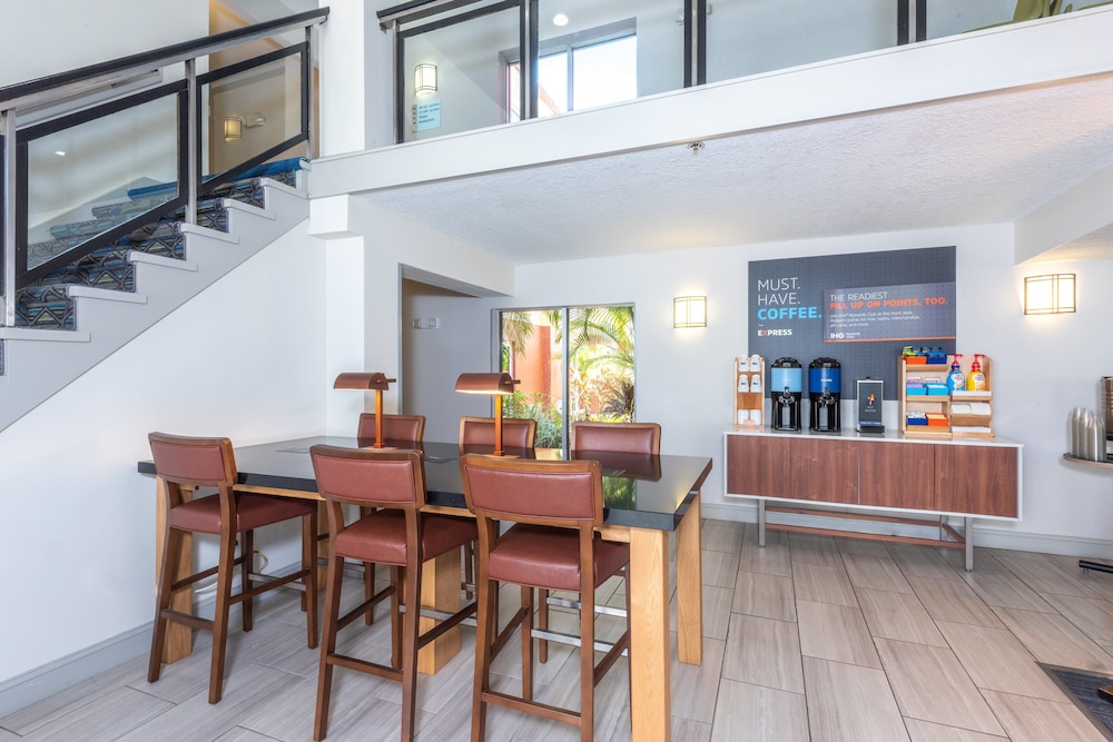 Holiday Inn Express & Suites Bradenton West, an IHG Hotel 54/69