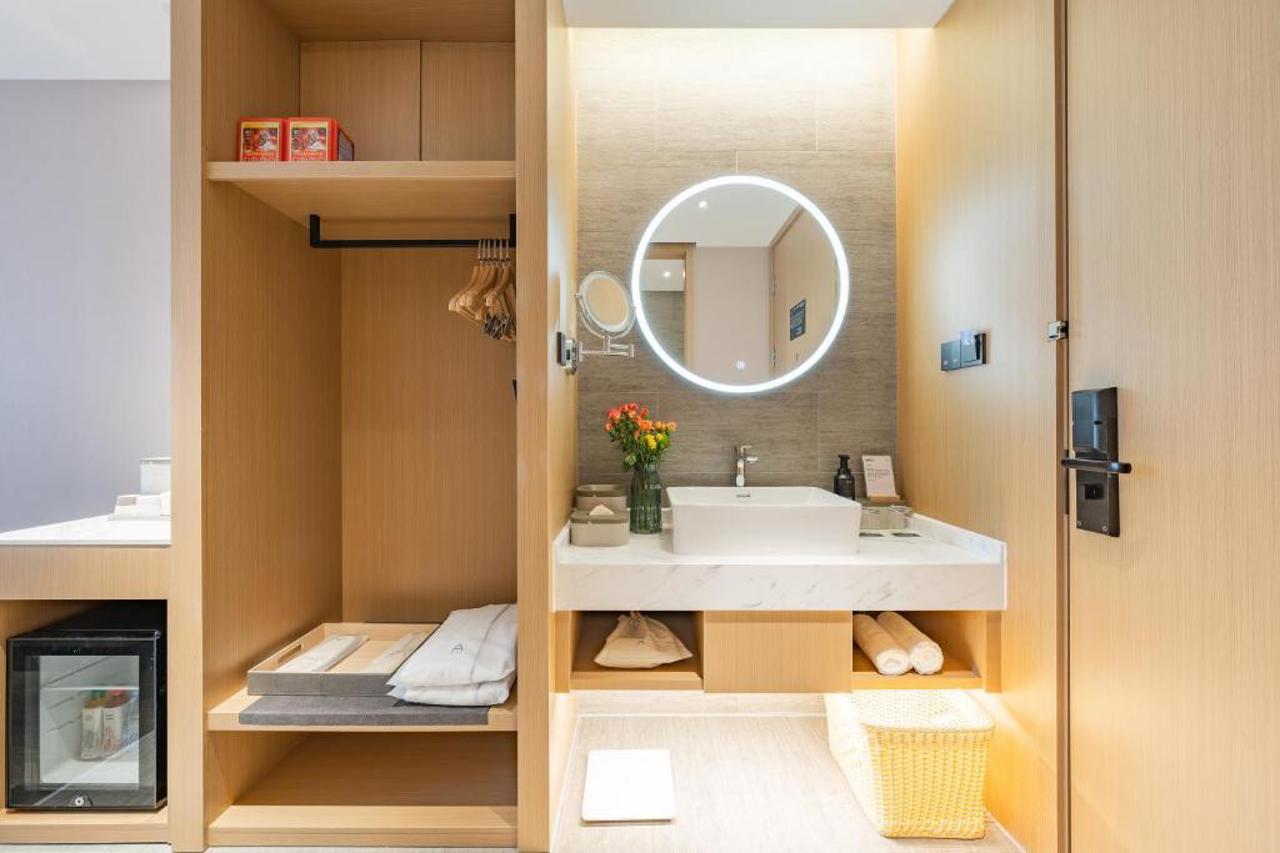 Atour Hotel Shanghai New International Expo Center Yanggao South Road Metro Station 24/24