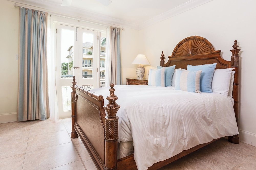 3 BEDROOMS, COVE, PENTHOUSE