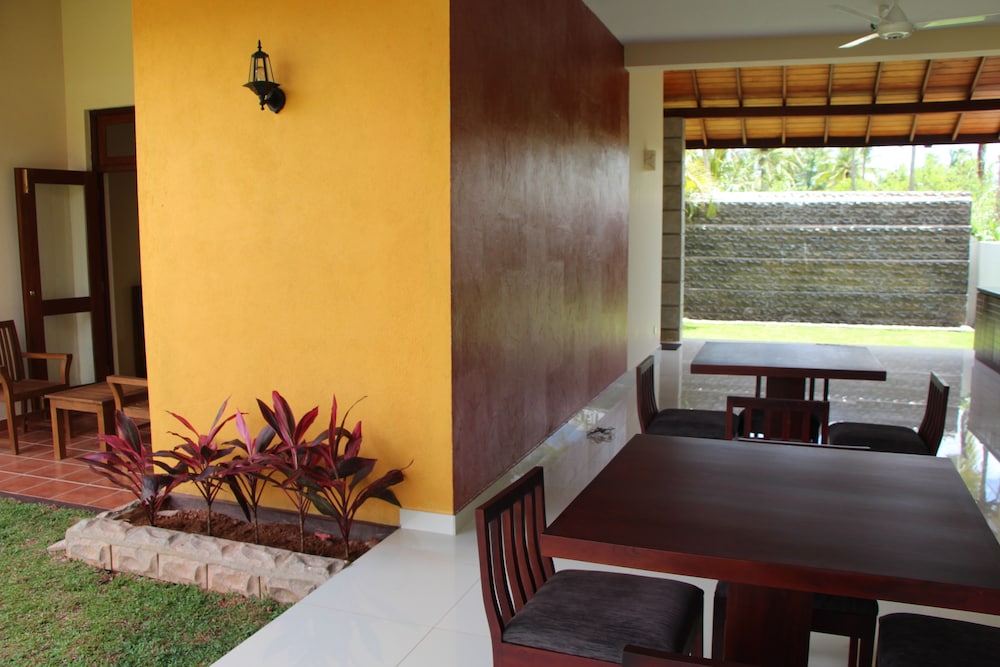 Airport Villa 42/57
