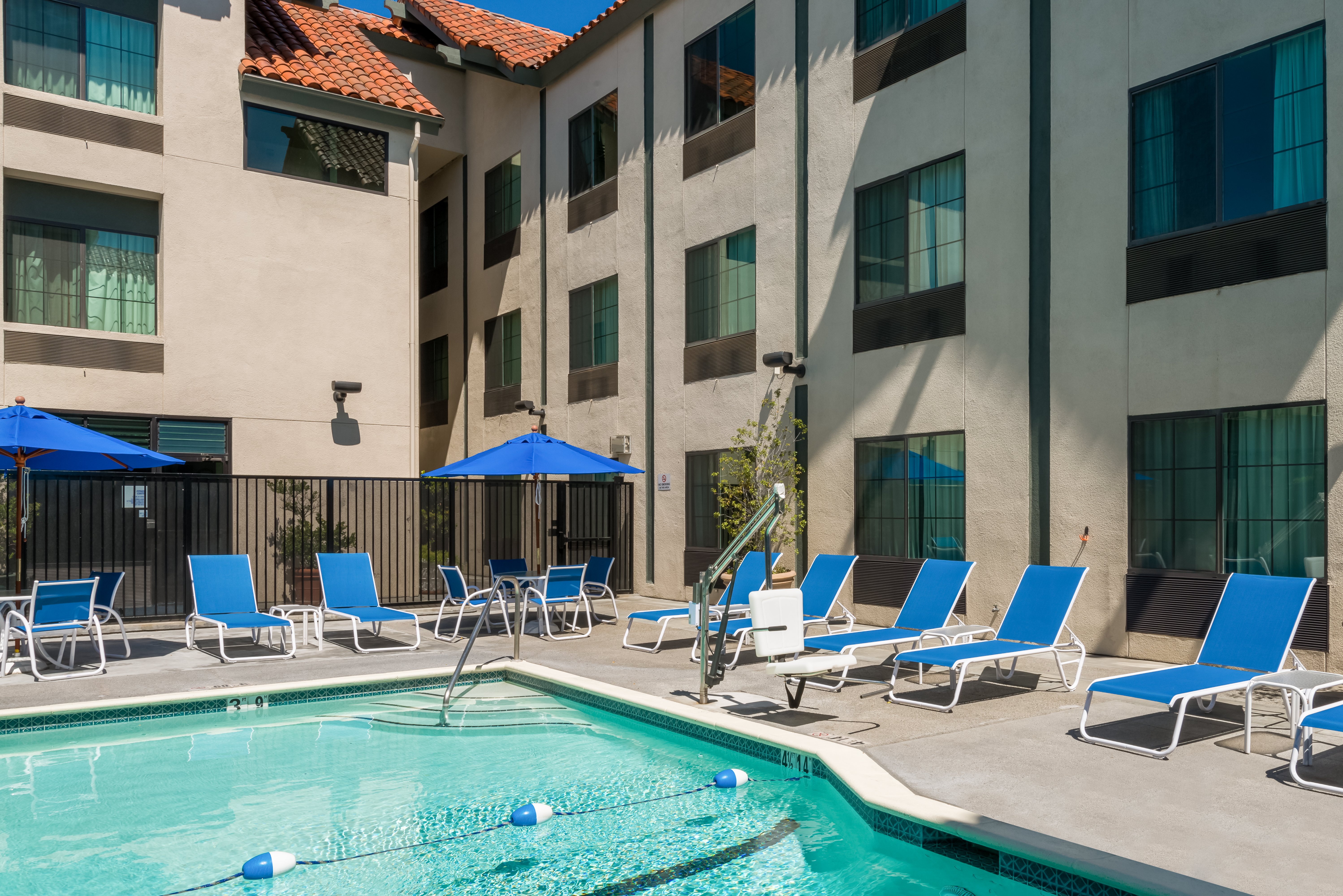 Holiday Inn Express Hotel Suites Santa Clara Silicon Valley 70/75
