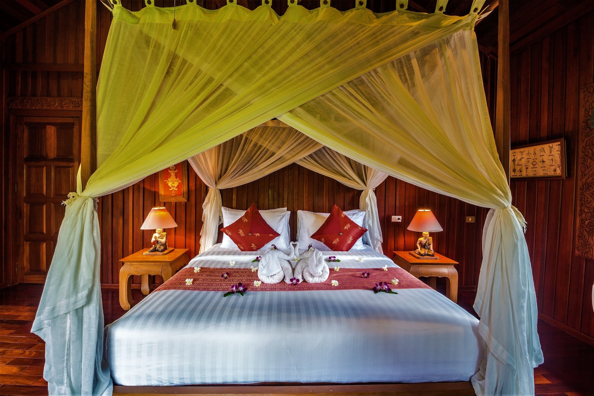 DELUXE, DOUBLE BED