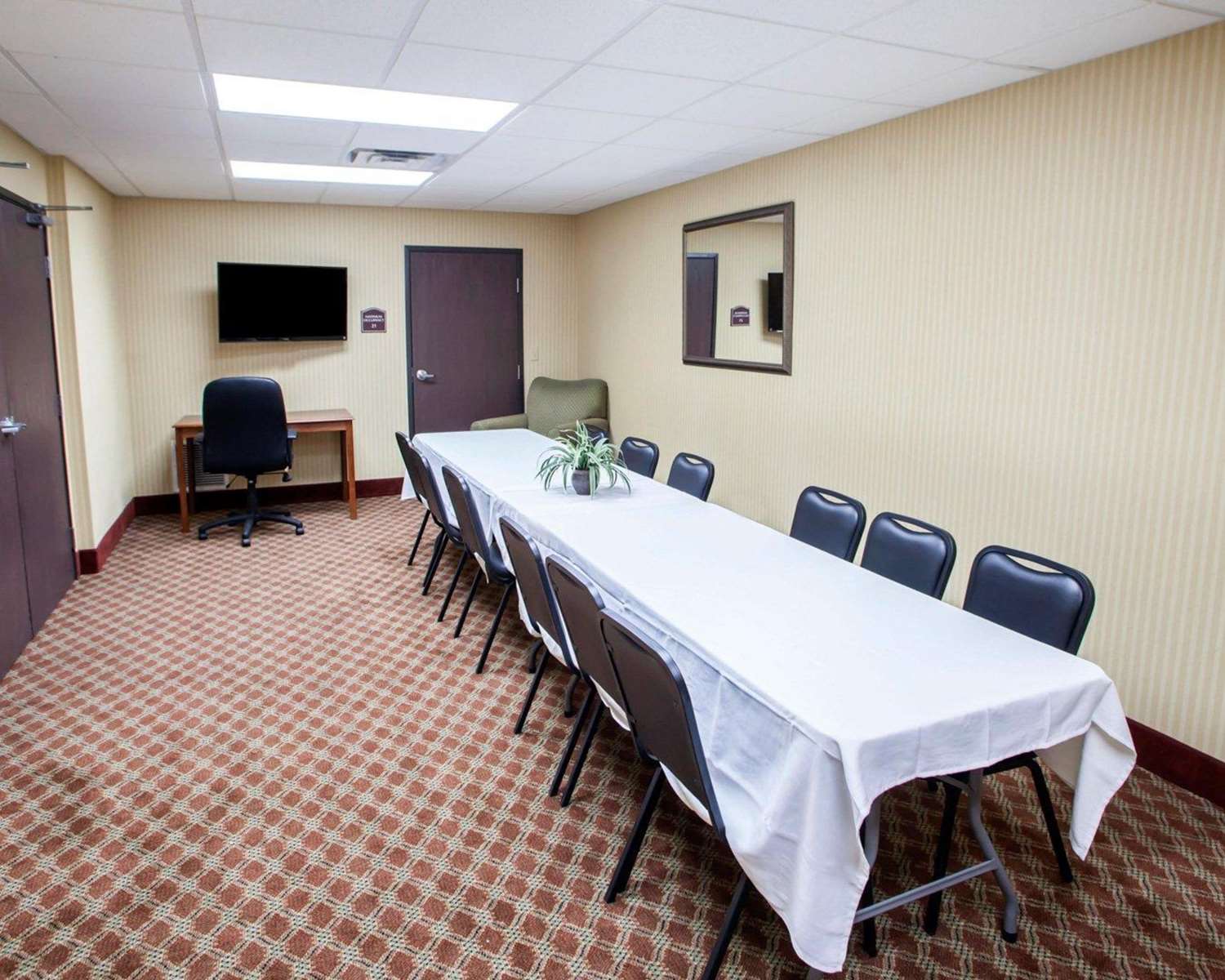 Comfort Inn and Suites Harrisonville 39/48
