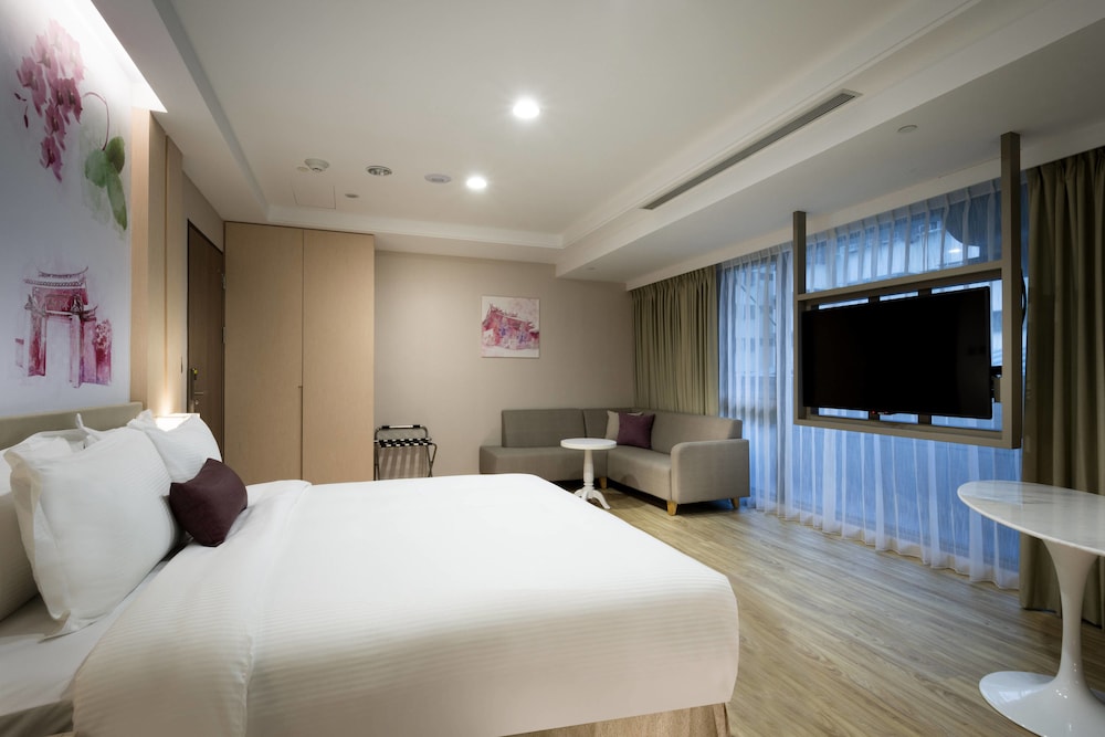 Hua Hotel 33/67