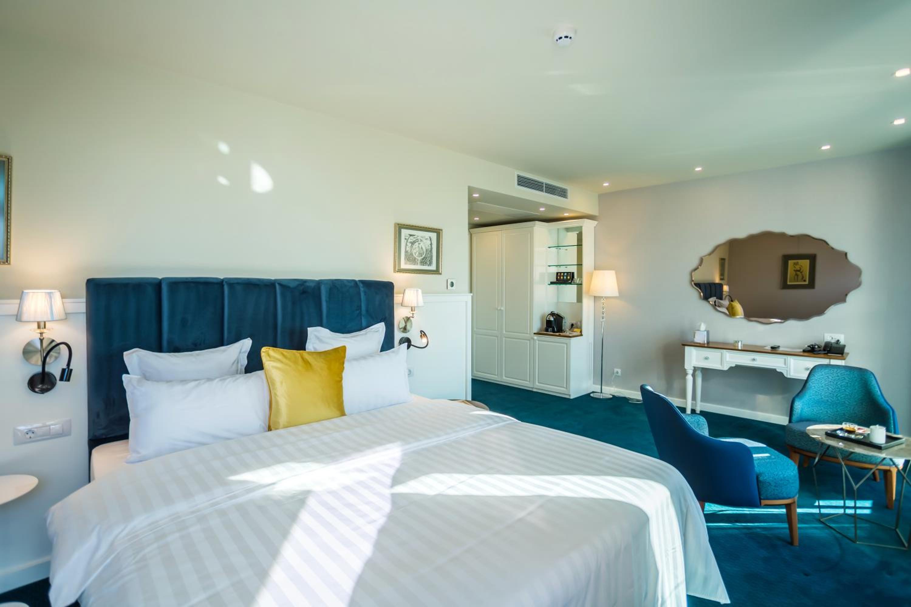 BOUTIQUE HOTEL PROMENADE 24/50