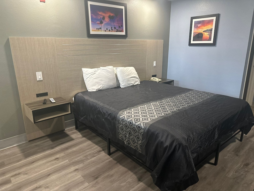 Orange Tustin Inn 27/62