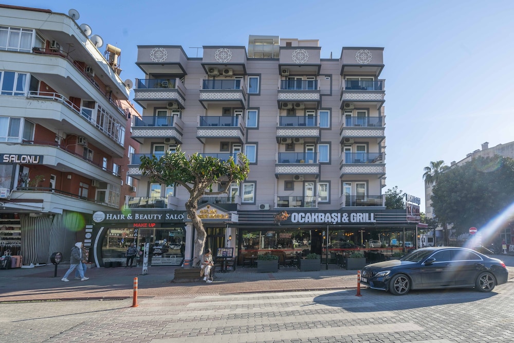 Aslan Corner Hotel 57/61
