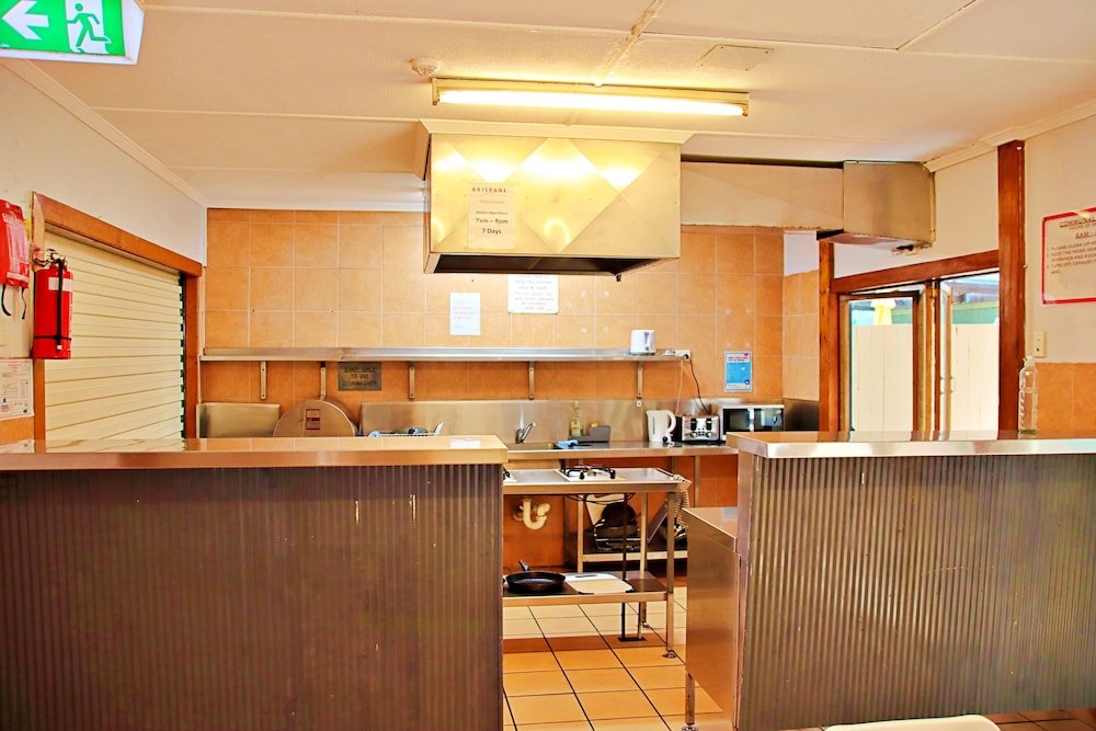 BRISBANE MANOR HOTEL 15/60