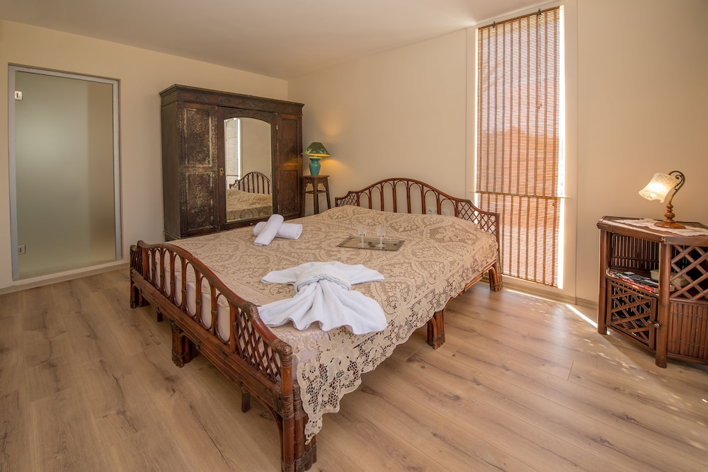 DELUXE, SUITE, SEA VIEW, BALCONY