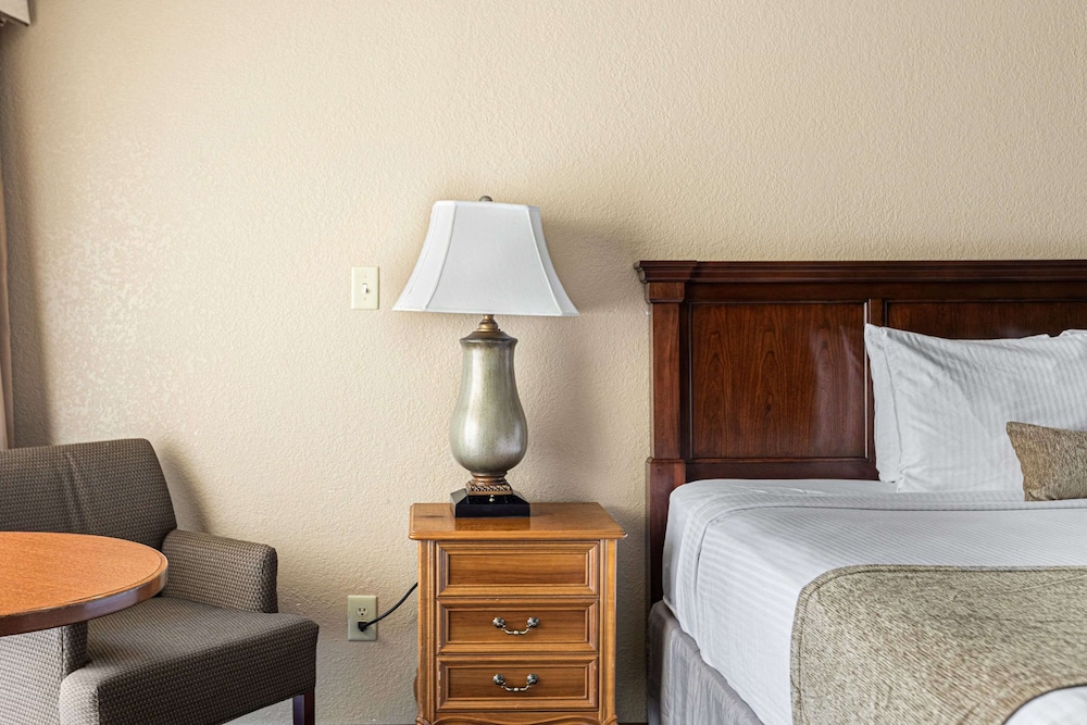 Chateau Big Bear Boutique Hotel, BW Signature Collection 17/55