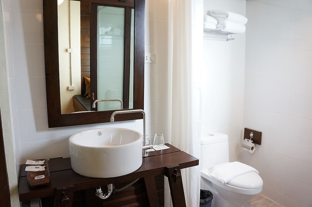 Kampaeng Ngam Hotel 18/40