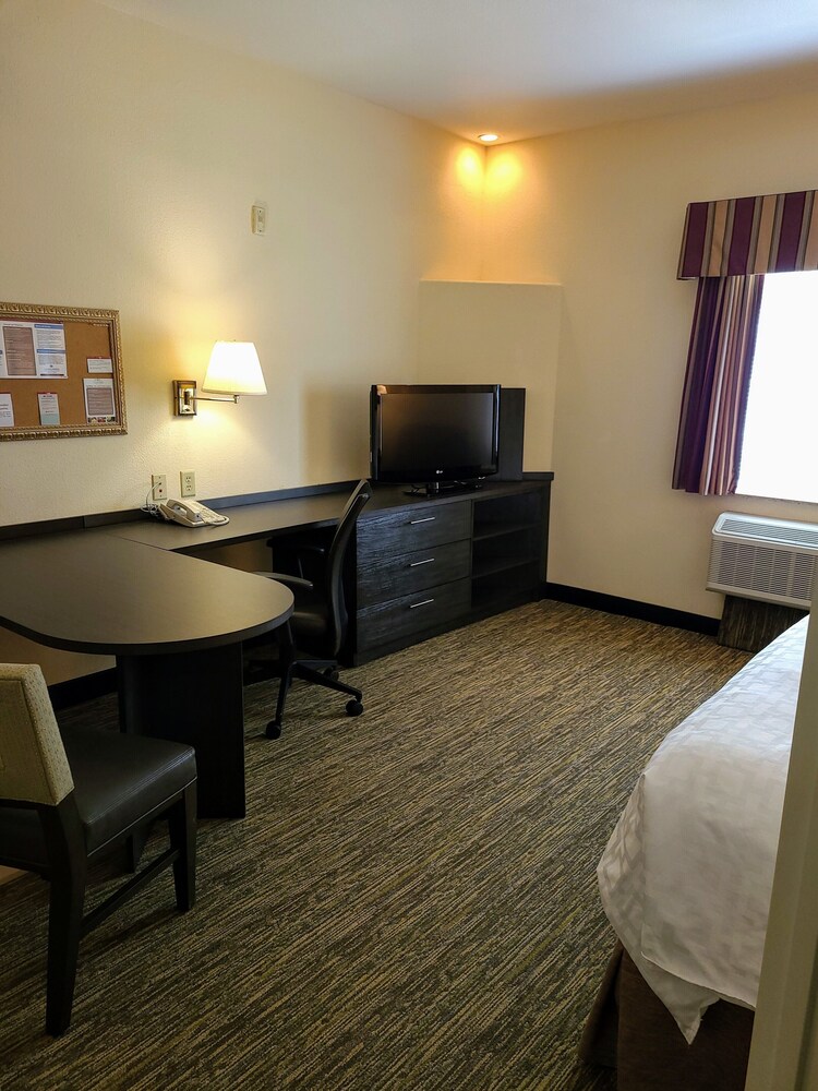 Candlewood Suites Tyler 47/54
