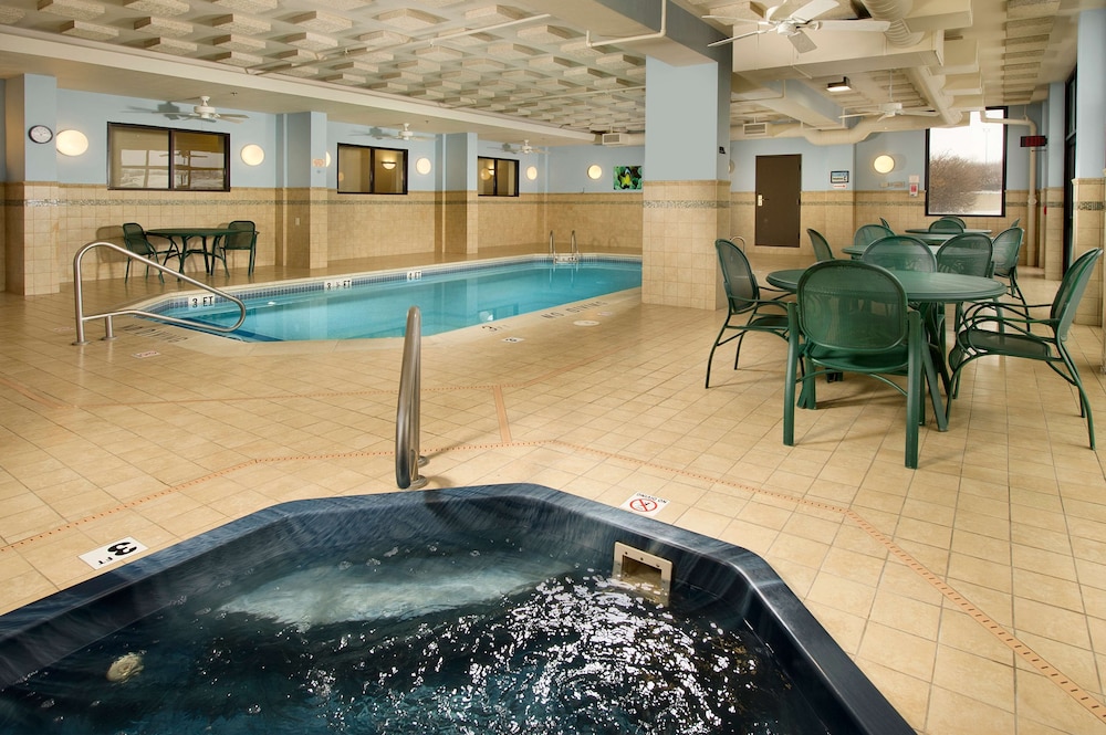 Drury Inn and Suites St Louis St Peters 30/50